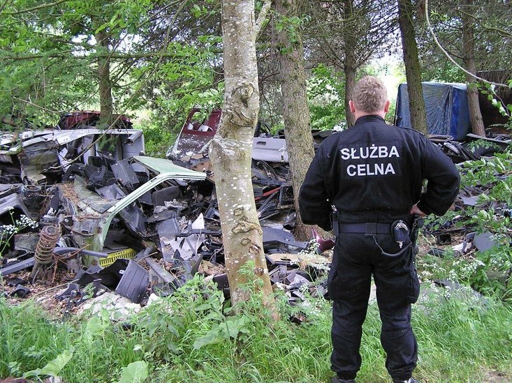 Elbląg, Złomowisko? Skład samochodów sprowadzonych do Polski nielegalnie? Dziupla kradzionych pojazdów? Elbląg, Złomowisko? Skład samochodów sprowadzonych do Polski nielegalnie? Dziupla kradzionych pojazdów?