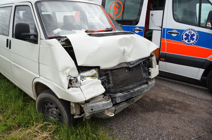 Elbląg, Wypadek w Karczowiskach Górnych: dwie osoby ranne