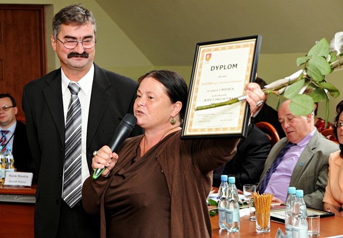 Elbląg, Nagrodę dla Oleśnia odebrali: Marlena Szwemińska oraz Zygmunt Rychter, sołtys Elbląg, Nagrodę dla Oleśnia odebrali: Marlena Szwemińska oraz Zygmunt Rychter, sołtys