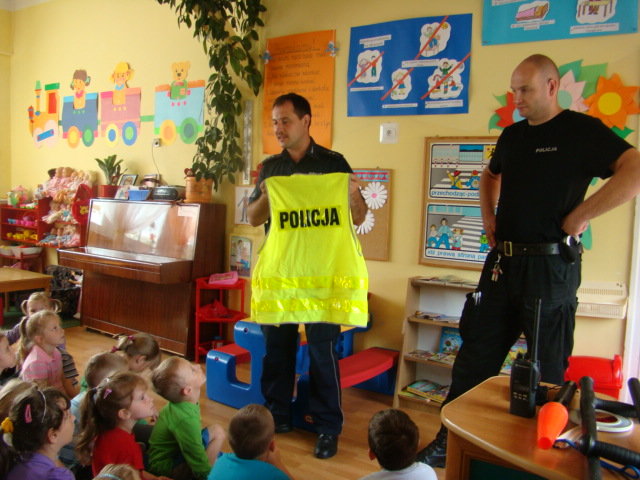 Elbląg, Policjanci z Gronowa Elbląskiego odwiedzili już szkoły i przedszkola w swoim rejonie Elbląg, Policjanci z Gronowa Elbląskiego odwiedzili już szkoły i przedszkola w swoim rejonie