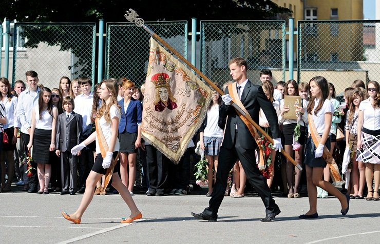 Elbląg, Dziś uczniowie pożegnali szkolne mury. Czas rozpocząć wakacje!
