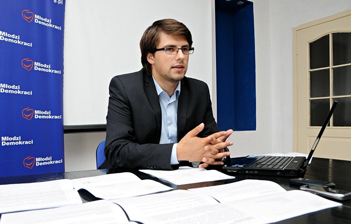 Elbląg, Młodzi Demokraci nadal walczą o utrzymanie elbląskiej dyspozytorni (na zdj. Oliwier Pietrzykowski - Elbląg, Młodzi Demokraci nadal walczą o utrzymanie elbląskiej dyspozytorni (na zdj. Oliwier Pietrzykowski -