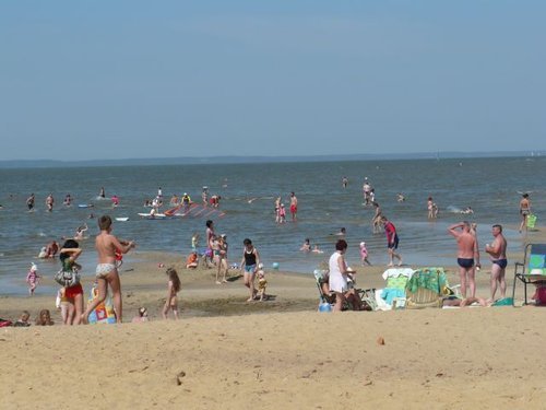 Elbląg, W czasie upałów bliżej byłoby na basen..., ale za to mamy coraz ładniejsze plaże nadzalewowe.