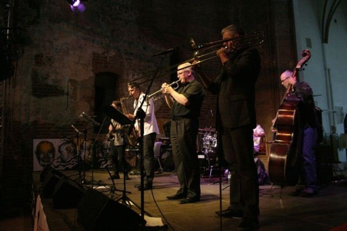 Elbląg, Elbląski zespół Special Jazz Sextet w Galerii El Elbląg, Elbląski zespół Special Jazz Sextet w Galerii El
