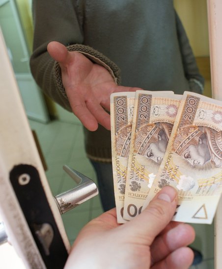 Elbląg, Policjanci po raz kolejny apelują o ostrożność, szczególnie do osób starszych Elbląg, Policjanci po raz kolejny apelują o ostrożność, szczególnie do osób starszych