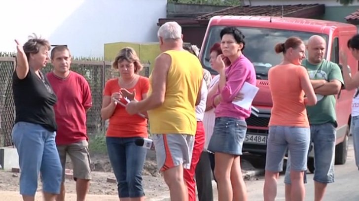 Elbląg, Mieszkańcy ulicy Olsztyńskiej zostali podzieleni na tych, którzy dostali chodnik za darmo i na tych, którzy za ten luksus muszą zapłacić (kadr z filmu)