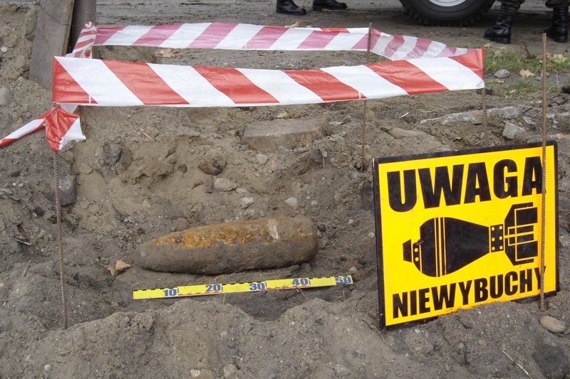 Elbląg, Policjanci radzą: ostrożnie z niewybuchami Elbląg, Policjanci radzą: ostrożnie z niewybuchami