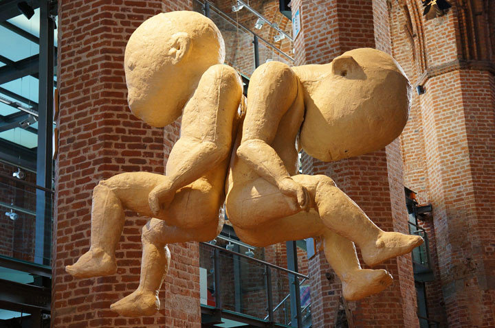 Elbląg, Samotność w Galerii