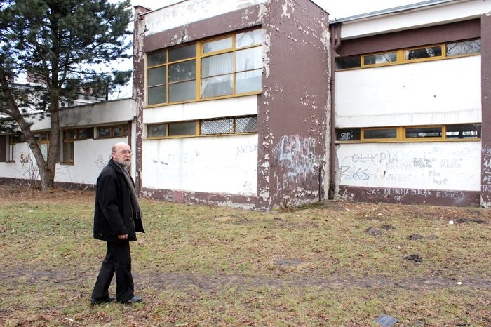 Elbląg, Andrzej Budzelewski na tle Atletikonu,