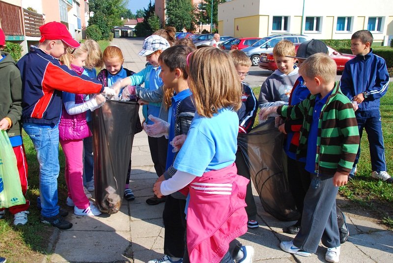 Elbląg, Uczniowie ZS nr 1 sprzątają świat