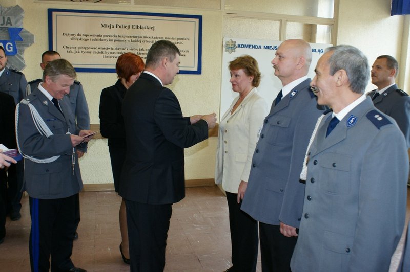 Elbląg, Wyróżnienia policjantom i pracownikom cywilnym elbląskiej komendy wręczył wicewojewoda Jan Maścianica Elbląg, Wyróżnienia policjantom i pracownikom cywilnym elbląskiej komendy wręczył wicewojewoda Jan Maścianica