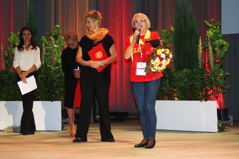 Elbląg, Zaskoczona Jadwiga Król, obok: Dorota Warakomska, Henryka Bochniarz, Kinga Rusin Elbląg, Zaskoczona Jadwiga Król, obok: Dorota Warakomska, Henryka Bochniarz, Kinga Rusin