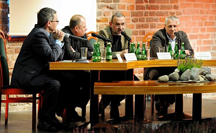 Elbląg, od lewej: prof. Wiesław Godzic, Krzysztof Varga, Jerzy Sosnowski oraz prof. Wiesław Władyka