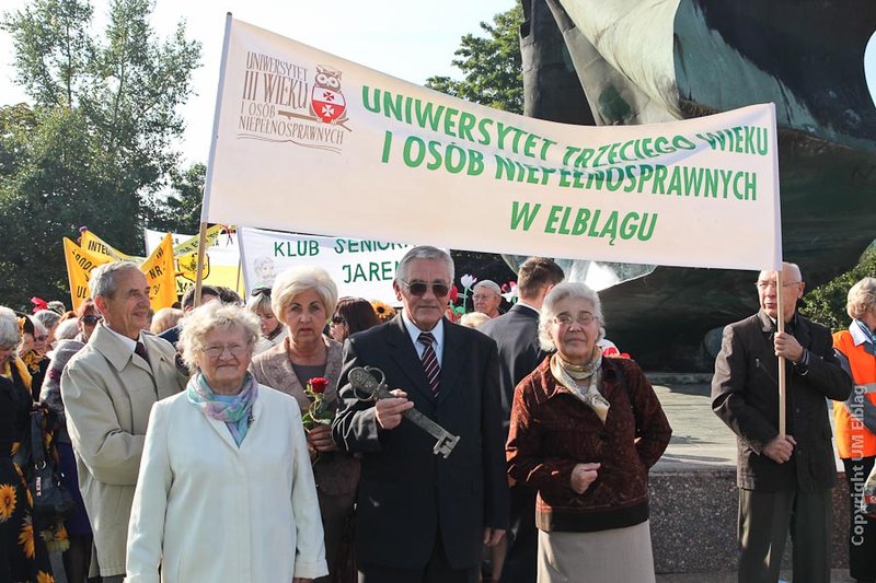 Elbląg, Seniorzy przemaszerowali barwnym korowodem ulicami miasta