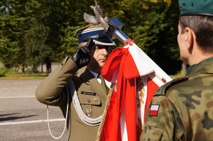 Elbląg, Sztandar pożegnał dowódca 16 batalionu zaopatrzenia ppłk. Jurek Neumann