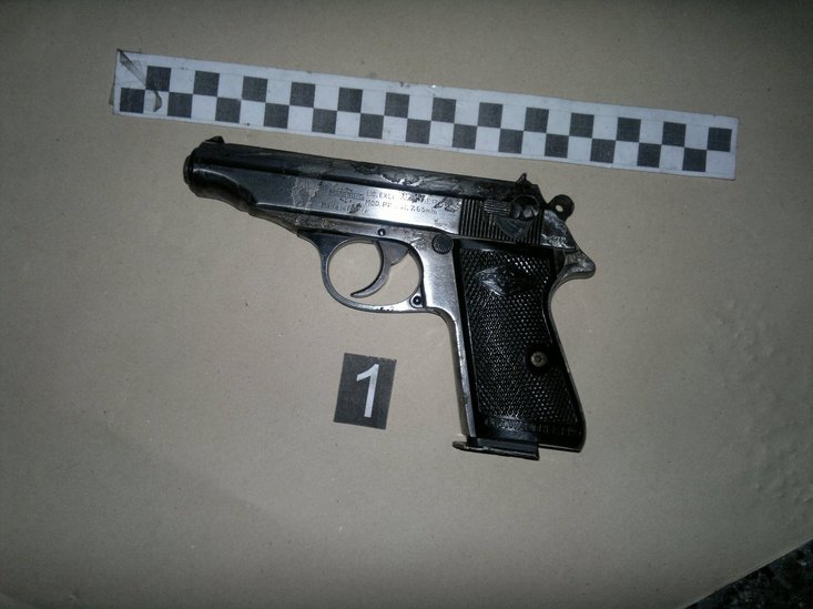 Elbląg, W osobowym bmw policjanci znaleźli m.in. bojowy pistolet Walther PP wraz z amunicją