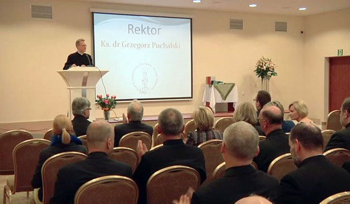 Elbląg, W elbląskim seminarium nowy rok akademicki rozpoczęło ponad 40 przyszłych księży (kadr z filmu)
