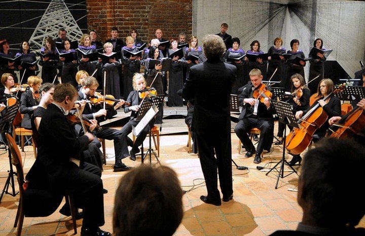 Elbląg, W kwietniu Cantata wystąpiła z towarzyszeniem Elbląskiej Orkiestry Kameralnej. Na urodziny Elbląg, W kwietniu Cantata wystąpiła z towarzyszeniem Elbląskiej Orkiestry Kameralnej. Na urodziny