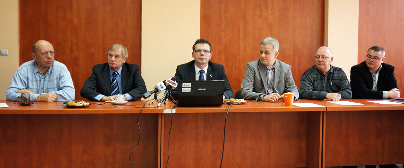 Elbląg, Porozumienie podpisali przedstawiciele sektora pozarządowego - w środku Rafał Traks i Arkadiusz Jachimowicz Elbląg, Porozumienie podpisali przedstawiciele sektora pozarządowego - w środku Rafał Traks i Arkadiusz Jachimowicz