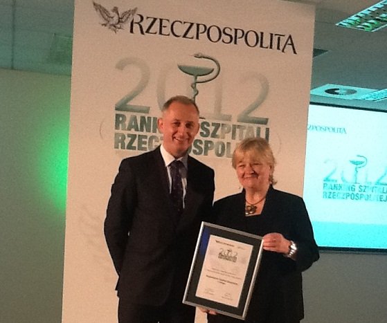 Elbląg, Elżbieta Gelert, dyrektor naczelny Wojewódzkiego Szpitala Zespolonego w Elblągu odbierająca dyplom od Sławomira Neumanna, Wiceminstra Zdrowia, Elbląg, Elżbieta Gelert, dyrektor naczelny Wojewódzkiego Szpitala Zespolonego w Elblągu odbierająca dyplom od Sławomira Neumanna, Wiceminstra Zdrowia,