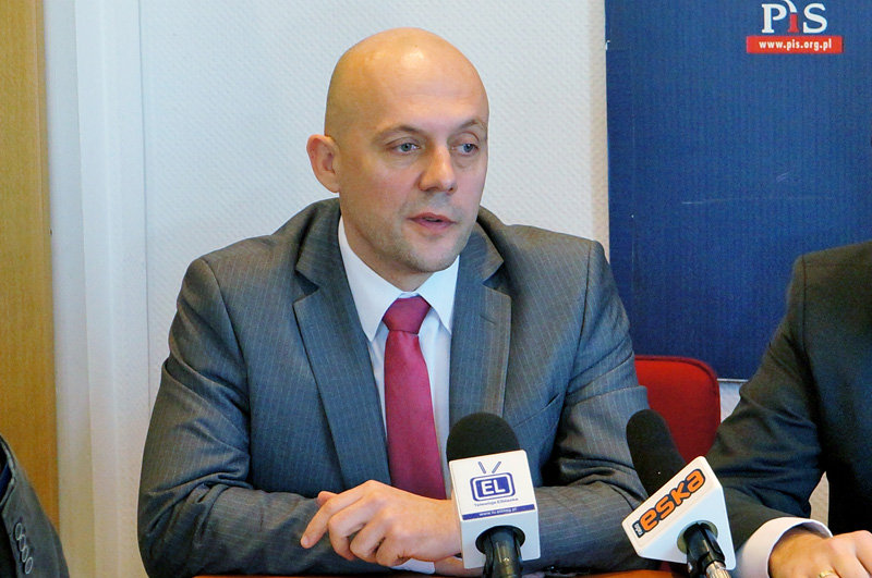 Elbląg, Jacek Perliński podczas wtorkowej konferencji PiS Elbląg, Jacek Perliński podczas wtorkowej konferencji PiS