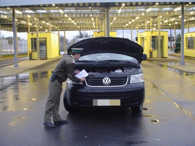 Elbląg, Jako pierwszy do odprawy podjechał volkswagen. Jak się okazało - kradziony