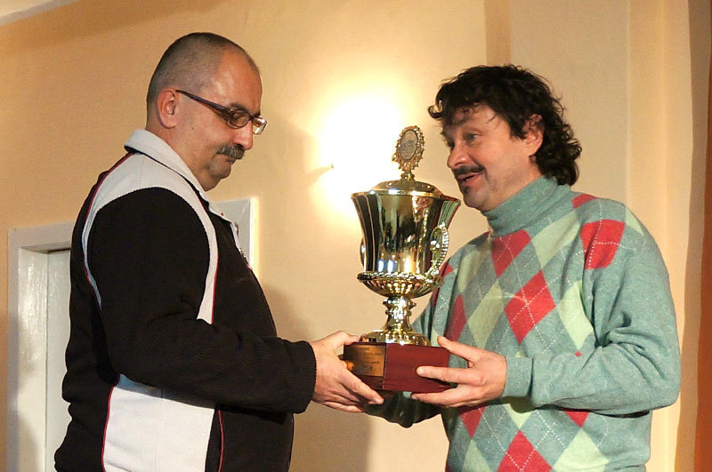 Elbląg, Na festiwalu modelarskim w Grudziądzu Witold Sadowski, nasz redakcyjny kolega (na zdj. z lewej), za kartonowy model pojazdu pożarniczego Jelcz GCBA 13/48 otrzymał główną nagrodę Elbląg, Na festiwalu modelarskim w Grudziądzu Witold Sadowski, nasz redakcyjny kolega (na zdj. z lewej), za kartonowy model pojazdu pożarniczego Jelcz GCBA 13/48 otrzymał główną nagrodę