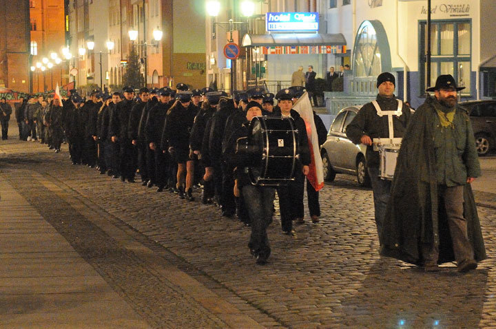 Elbląg, Tak młodzi maszerowali w listopadowy wieczór 2011 r. Elbląg, Tak młodzi maszerowali w listopadowy wieczór 2011 r.