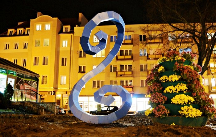 Elbląg, Nowa rzeźba, dawne tradycje