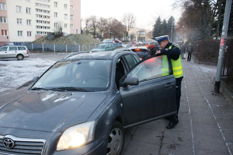Elbląg, Policjanci byli dziś rano przy Szkole Podstawowej nr 12