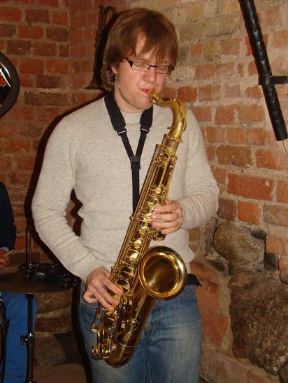 Elbląg, W ubiegłym tygodniu w Krypcie zagrał artysta, który był w Elblągu po raz pierwszy - saksofonista Łukasz Juźko