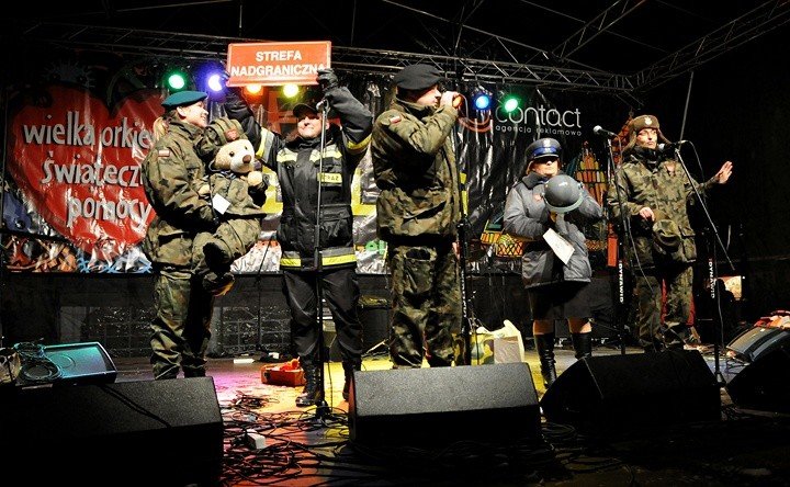 Elbląg, Służby mundurowe przekazały na licytację na rzecz WOŚP swoje, resortowe gadżety