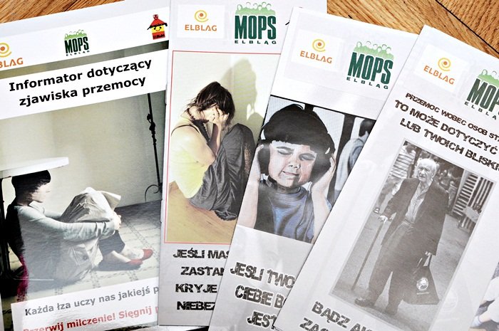 Elbląg, Ulotki dotyczące przemocy skierowane są do osób starszych, do rodzin, do młodzieży, a także do ... sprawców