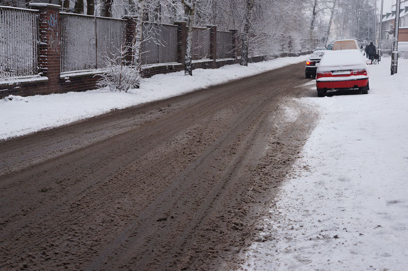 Elbląg, Na bocznych ulicach zalega gruba warstwa błota pośniegowego