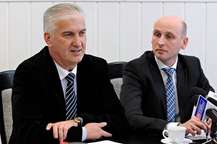 Elbląg, O projekcie nowej uchwały radni PO poinformowali podczas dzisiejszej konferencji prasowej (na zdj. od lewej Antoni Czyżyk i Marek Kucharczyk) Elbląg, O projekcie nowej uchwały radni PO poinformowali podczas dzisiejszej konferencji prasowej (na zdj. od lewej Antoni Czyżyk i Marek Kucharczyk)