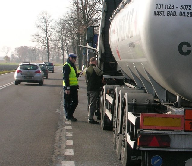 Elbląg, W ramach akcji policjanci skontrolowali ponad 90 samochodów ciężarowych i autobusów Elbląg, W ramach akcji policjanci skontrolowali ponad 90 samochodów ciężarowych i autobusów