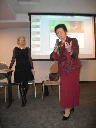 Elbląg, Zofia Grzebisz-Nowicka i Jadwiga Król podczas konferencji