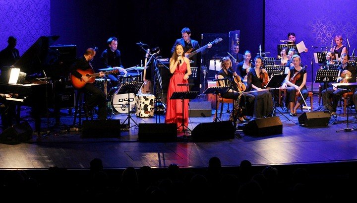 Elbląg, Dorota i Henryk Miśkiewicz dali koncert w brazylijskim rytmie z Elbląską Orkiestrą Kameralną
