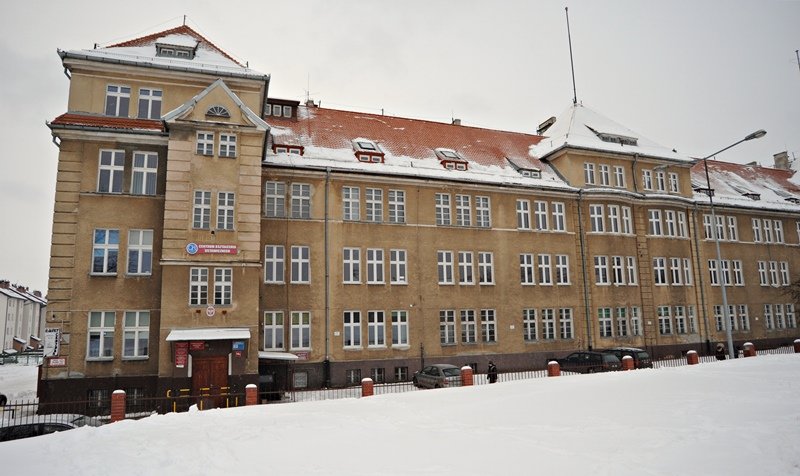 Elbląg, Z dniem 1 września 2013 r. Centrum Kształcenia Ustawicznego, zasadnicza szkoła zawodowa oraz technikum zostaną połączone w zespół szkół pod nazwą Centrum Kształcenia Zawodowego i Ustawicznego w Elblągu Elbląg, Z dniem 1 września 2013 r. Centrum Kształcenia Ustawicznego, zasadnicza szkoła zawodowa oraz technikum zostaną połączone w zespół szkół pod nazwą Centrum Kształcenia Zawodowego i Ustawicznego w Elblągu