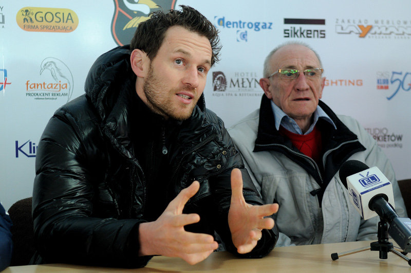 Elbląg, Andrzej Tkacz (po prawej) i Mariusz Czerkawski: - Ważne, aby pomagał samorząd, instruktorzy mieli dobre podejście, aby dotrzeć do szkół, wyciągnąć te dzieciaki z domu, zachęcić je, pokazać jak atrakcyjny jest hokej