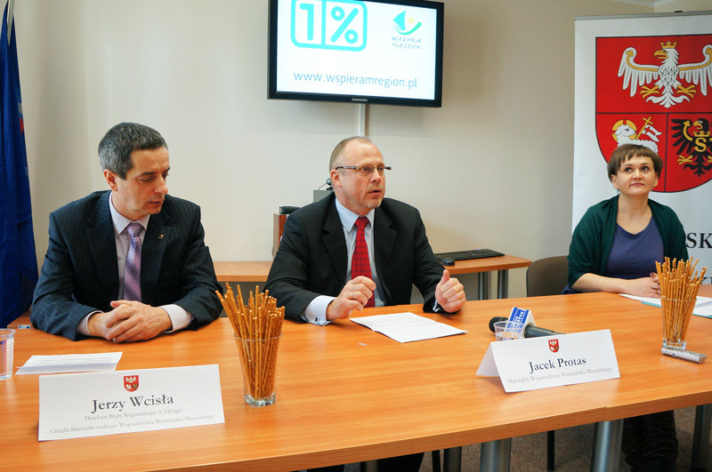 Elbląg, Do przekazywania 1 proc. podatku na lokalne organizacje pozarządowe zachęcali dziś: Jerzy Wcisła, Jacek Protas i Anna Podhorodecka