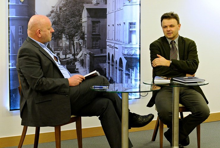 Elbląg, Adam Hlebowicz (z prawej): - Młode pokolenie zupełnie inaczej patrzy na historię tych ziem niż starsze, zwłaszcza to najstarsze, które wyrzuca z pamięci pruską przeszłość