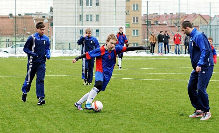 Elbląg, Podczas otwarcia Orlika przy Gimnazjum nr 2 rozegrano mecz pomiędzy uczniami, a graczami elbląskiej Olimpii