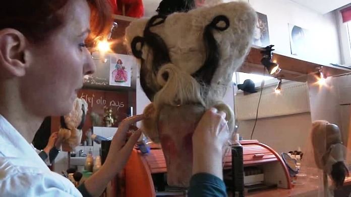 Elbląg, Na zdj. teatralna charakteryzatorka Ewa Sobolewska-Litwin (kadr z mat. filmowego) Elbląg, Na zdj. teatralna charakteryzatorka Ewa Sobolewska-Litwin (kadr z mat. filmowego)