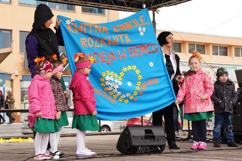 Elbląg, Dzieci i młodzież przygotowały transparenty z hasłami nawiązującymi do 20-lecia hospicjum w Elblągu