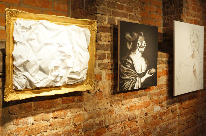 Elbląg, Spoiwem łączącym wszystkie zaprezentowane na wystawie prace jest motyw zniszczenia, deformacji