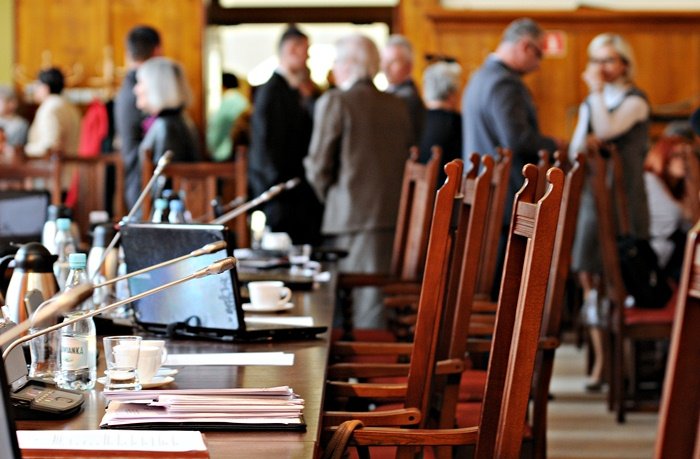 Elbląg, Ssać umieją z wszystkich cycy – gdy z nich dobrzy politycy* (opinia nadesłana)