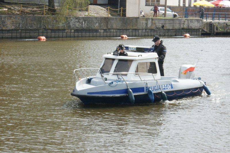 Elbląg, Podczas długiego weekendu bezpieczeństwa strzeże także wodny patrol policji Elbląg, Podczas długiego weekendu bezpieczeństwa strzeże także wodny patrol policji