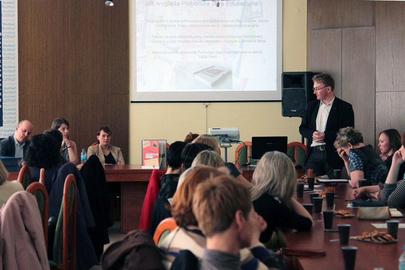 Elbląg, Marcin Owsiński, autor koncepcji i koordynator projektu na spotkaniu z nauczycielami w Elblągu