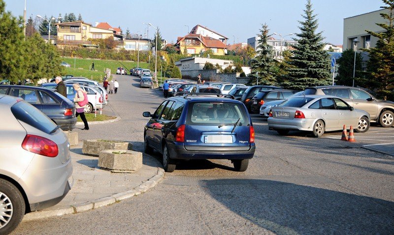 Elbląg, Parkowanie przed szpitalem budzi emocje Elbląg, Parkowanie przed szpitalem budzi emocje